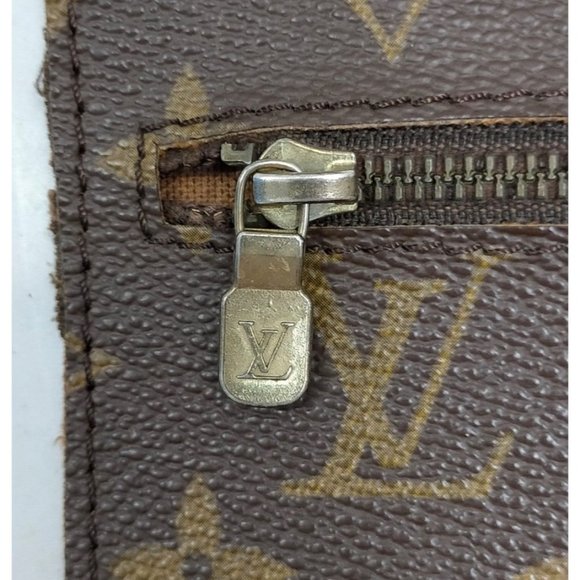 AUTHENTIC LOUIS VUITTON RANDONNEE ACCESSORIES POUCH - Picture 8 of 10